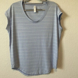 Athleta Speedlight Seamless Top Womens Small Light Blue Stripped T-Shirt